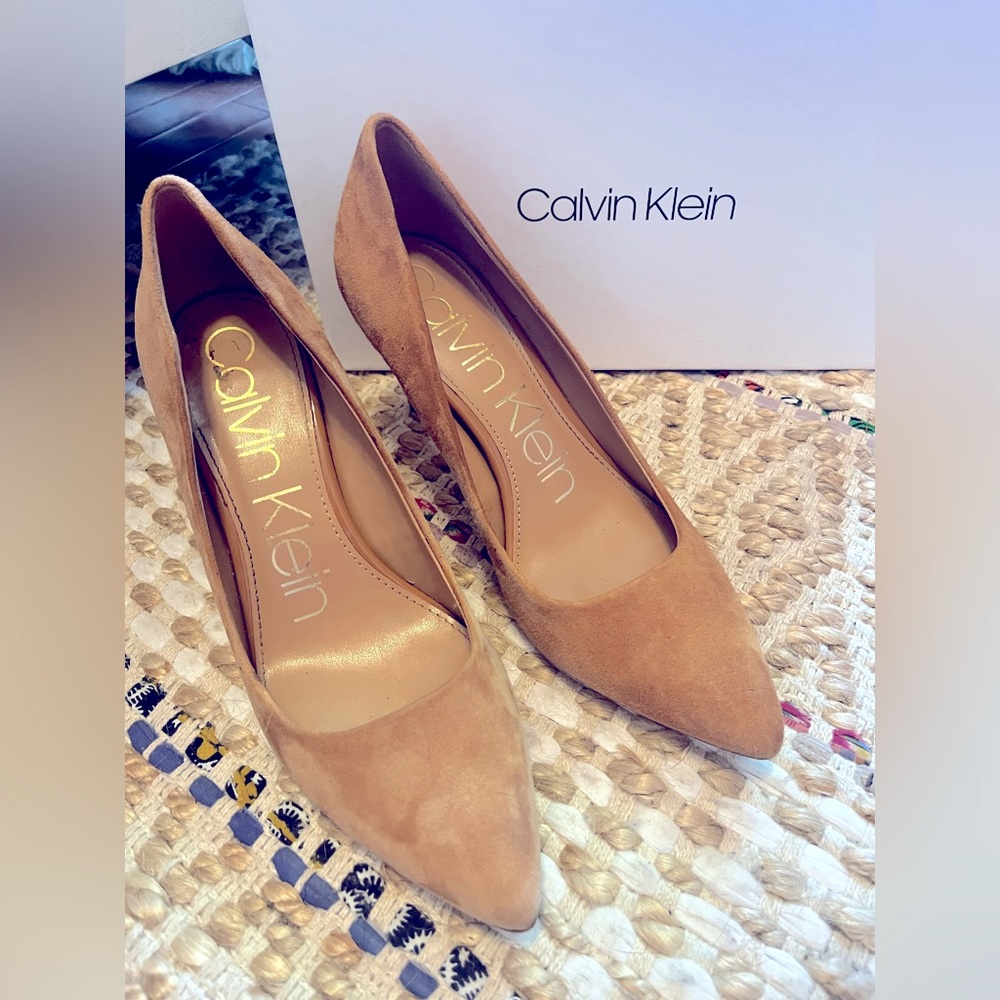 😌 Simple & classy Calvin Klein heels